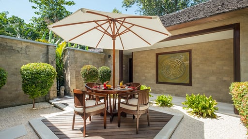 Villa LA TA Dining area