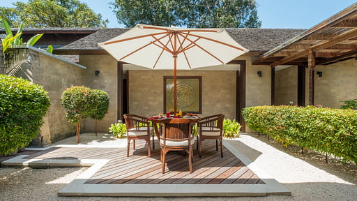 Villa LA TA Dining area
