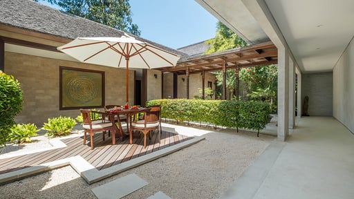 Villa LA TA Dining area