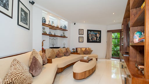 Villa LA TA Media room