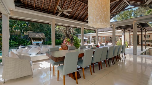 Villa LA TA Dining area 1