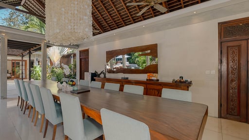 Villa LA TA Dining area 1
