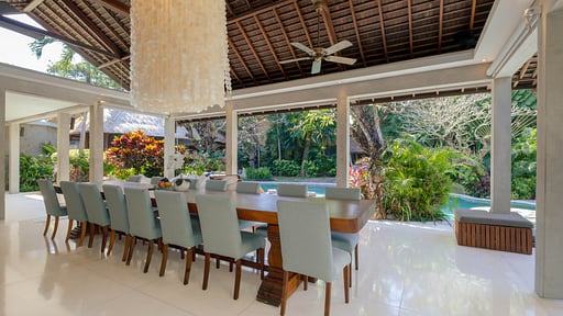 Villa LA TA Dining area 1