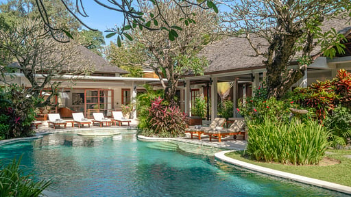 Villa LA TA Swimming pool 1