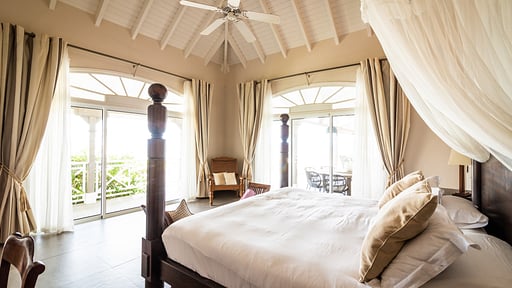 Villa La Vie en Rose Bedroom 1