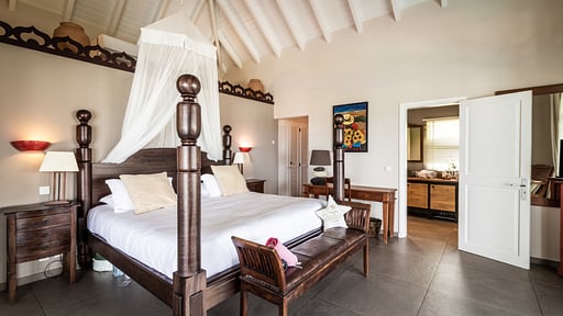 Villa La Vie en Rose Bedroom 1