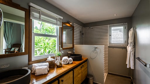 Villa La Vie en Rose Bedroom 1