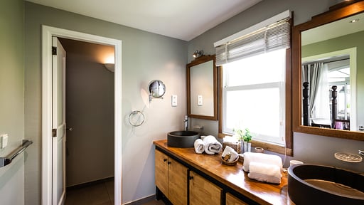 Villa La Vie en Rose Bedroom 1