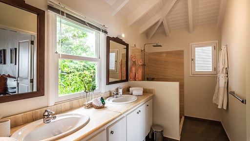 Villa La Vie en Rose Bedroom 2