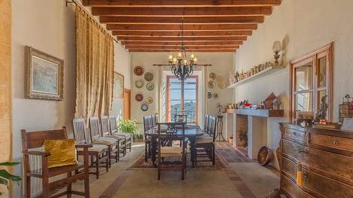 Villa Laexus Dining area
