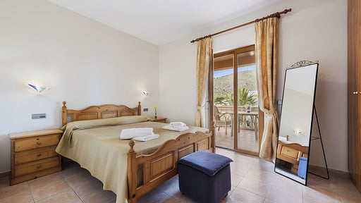 Villa Lago Bedroom 2