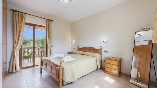 Villa Lago Bedroom 1