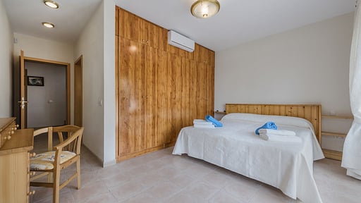 Villa Lago Bedroom 3