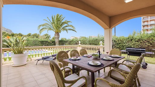 Villa Lago Dining area
