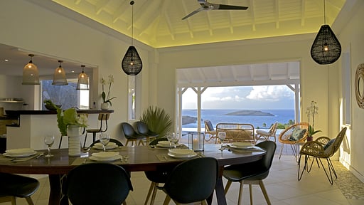 Villa Lagon Bleu Dining area