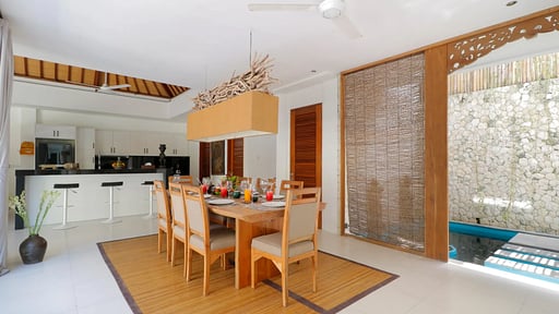 Villa Lagoon Canggu Dining area