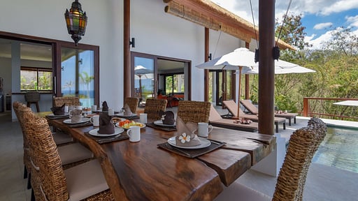Villa Lakshmi Lovina Dining area
