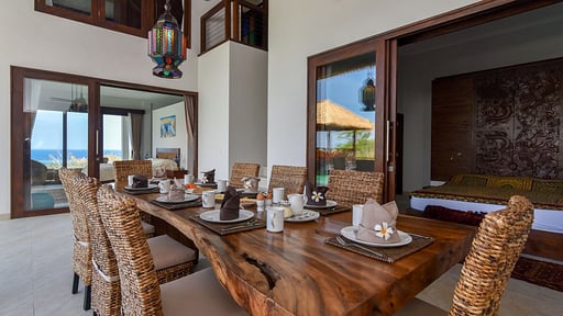 Villa Lakshmi Lovina Dining area