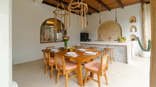 Villa Lamoon Dining area