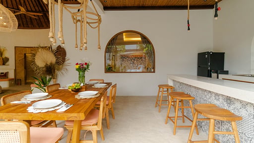 Villa Lamoon Dining area