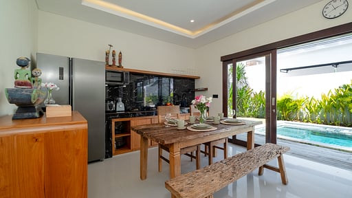 Villa Lange Estate Dining area 2