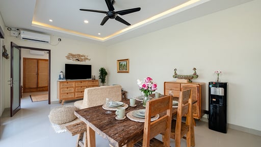 Villa Lange Estate Dining area 2