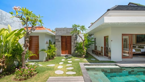 Villa Lange Estate Swimming pool 1