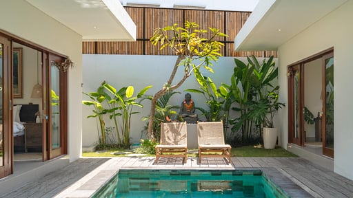 Villa Lange Estate Swimming pool 1