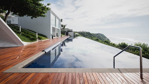 Villa Latitude Swimming pool