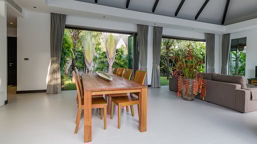 Villa Layan Dining area