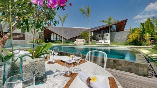 The Layar Four bedroom Villa Zwembad