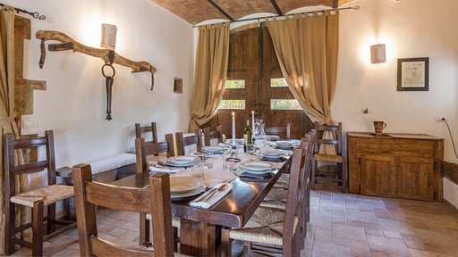 Villa Le Querce Dining area