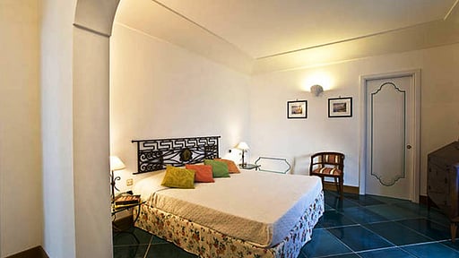 Villa Le Sirene Bedroom 2