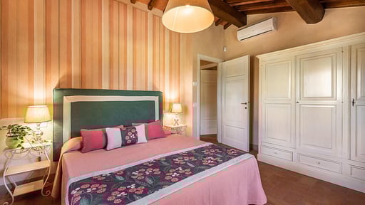 Villa Le Vigne 6 Bedroom 1