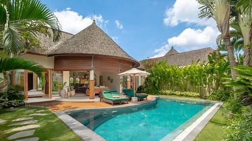 Villa Lea Estate Swimming pool 1