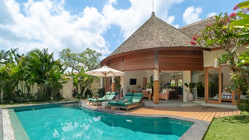 Villa Lea Estate Swimming pool 1