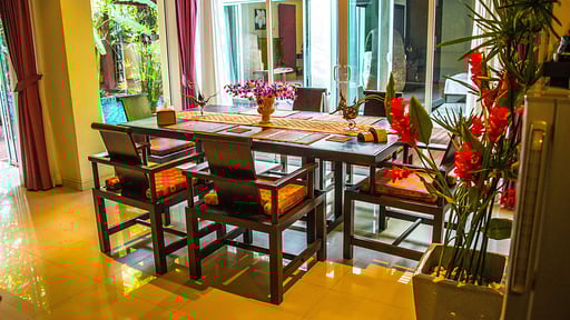 Villa Leelawadee Karon Dining area