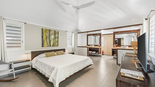 Villa L'Enclos Bedroom 1