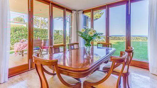Villa Les Aguiles Dining area