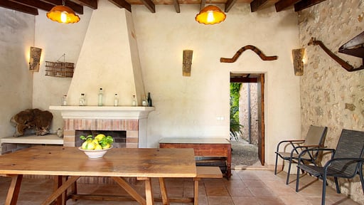 Villa Lexicon Dining area