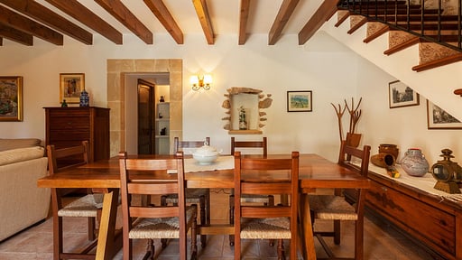 Villa Lexicon Dining area