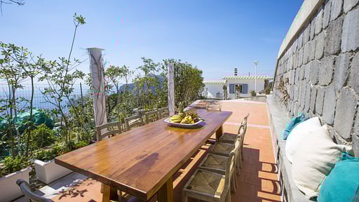 Villa Ligea Dining area