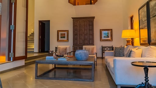 Villa Lily Pod Living room