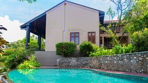 Villa Lily Pod Swimming pool