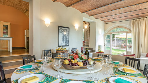 Villa Linchiano Dining area 1