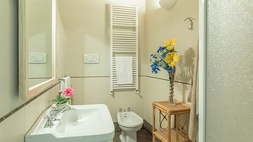 Villa Linchiano Bedroom 2