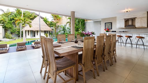 Villa Lisa Dining area