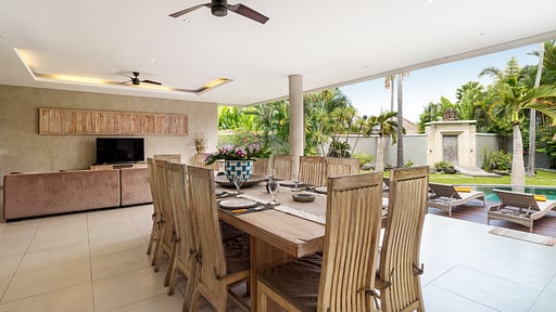 Villa Lisa Dining area