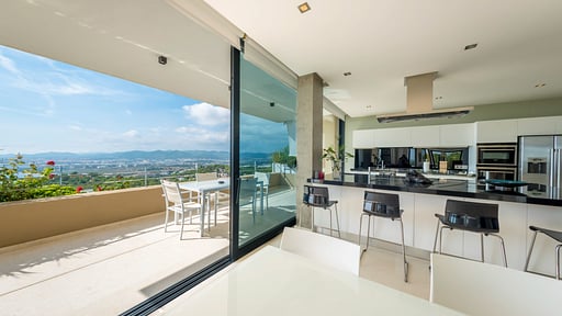 Villa Lithop Cuisine