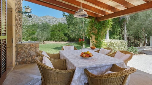 Villa Llangana Dining area